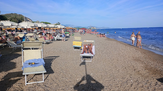 Stabilimento “Manta Rei Sunset Beach Bar”